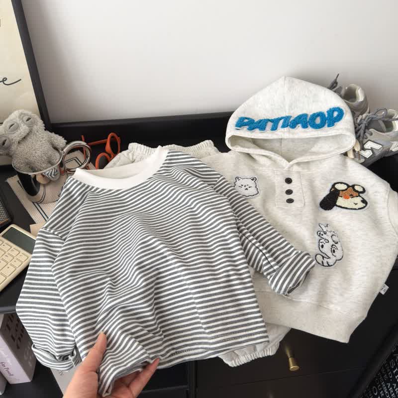 3-teiliges Set aus grauem Hoodie und Jogginghose mit Tiermotiven für Kleinkind - image 9