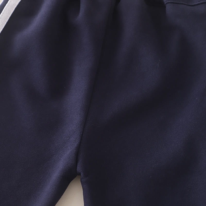 2-teiliges Set aus Baby Bär Jacke mit Bärenaufnäher und Jogginghose - image 11