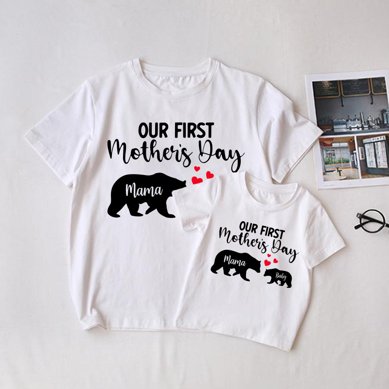 OUR FIRST MOTHER'S DAY Familie -T-Shirt mit Elefantenmotiv – MAMA & BABY - Weiß - T-Shirt für Erwachsene: XL - image 1