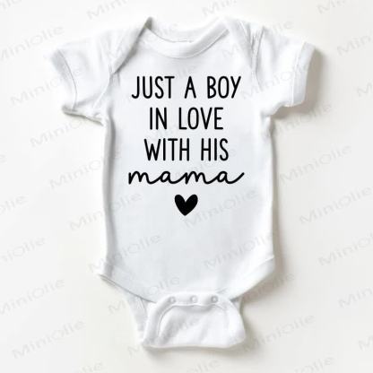 EIN JUST A BOY IN LOVE WITH HIS MAMA – Bodysuit mit Herz , weiß - Weiß - 18-24M - image 1
