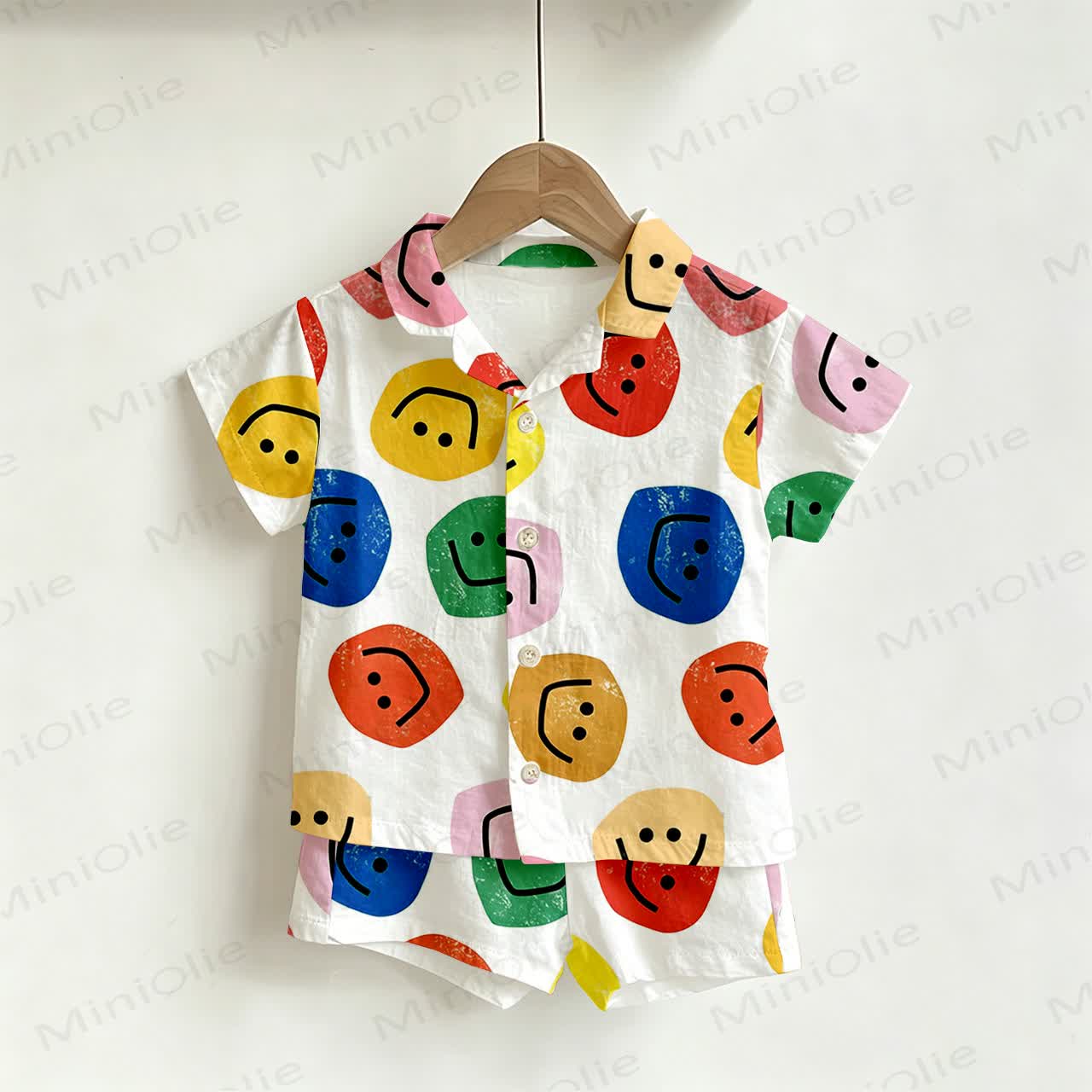 Zweiteiliges Set für Kleinkind-Jungen: Shirt und Shorts mit Smiley-Gesichtsdruck - Weiß - 4-5J - image 1