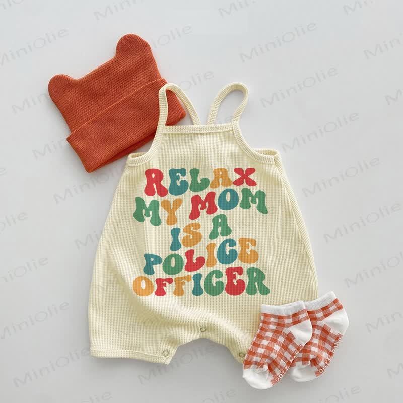 RELAX MY MOM IS A POLICE OFFICER! Baby Waffel Strampler mit Hosenträgern - Beige - 18-24M - image 1