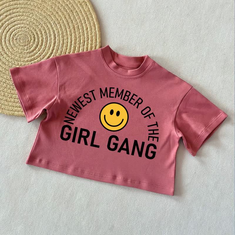 NEWEST MEMBER OF THE GIRL GANG Baby Lächelnd Gesicht Sommer Freizeit T-Shirt - Ziegelrot - 2-3J - image 4