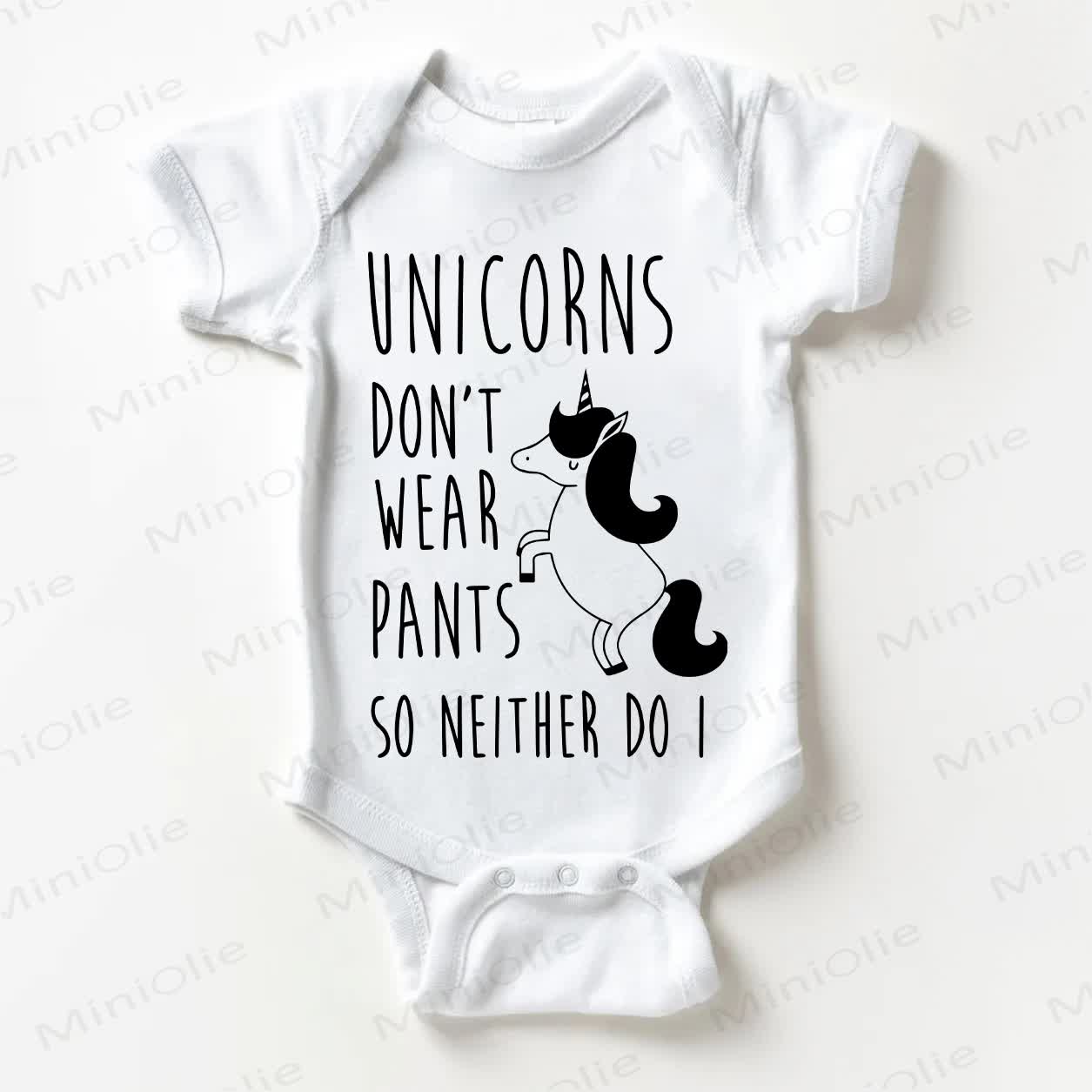 UNICORNS DON'T WEAR PANTS SO NEITHER DO I! Weißer Baby Bodysuit mit Einhorn-Print - Weiß - 18-24M - image 1