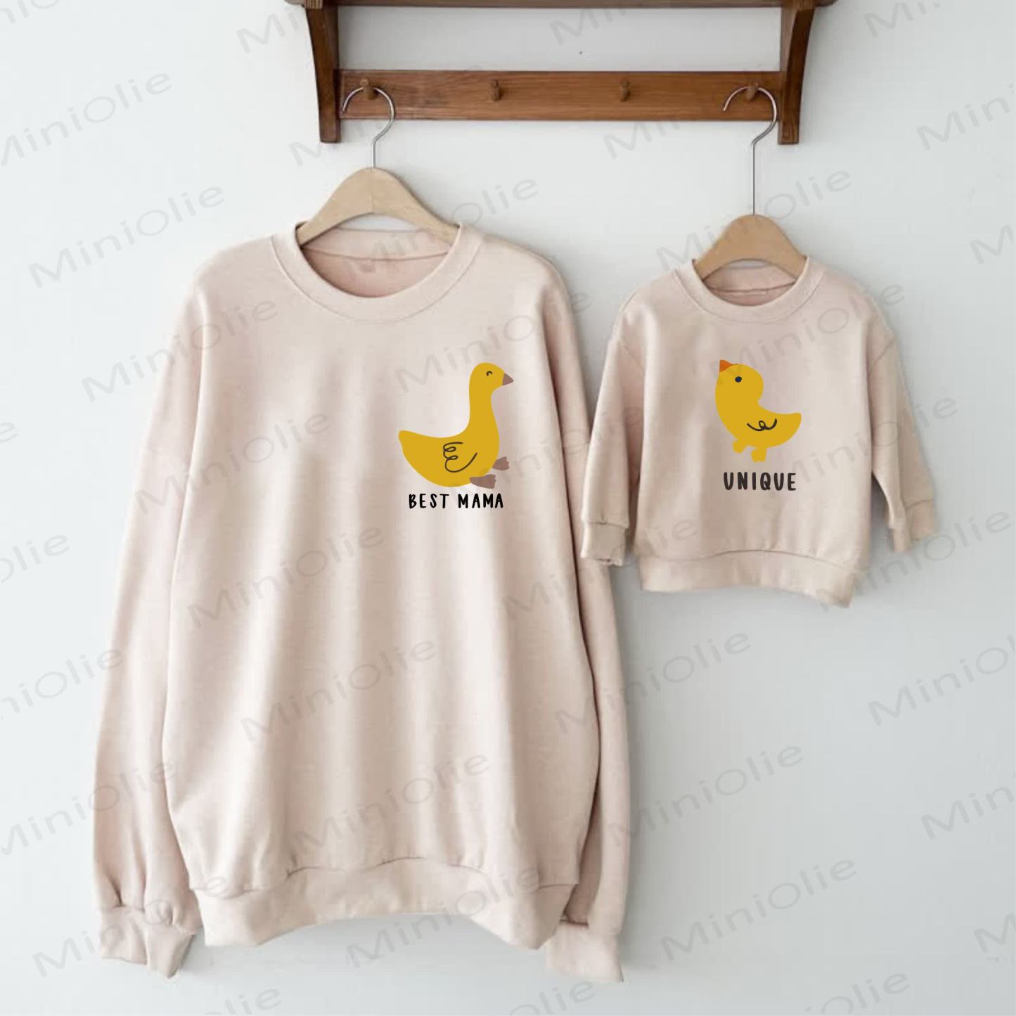 BEST MAMA/UNIQUE Ente Sweatshirt mit Entenprint für die Beige Familie - Beige - Sweatshirt für Erwachsene: XL - image 1