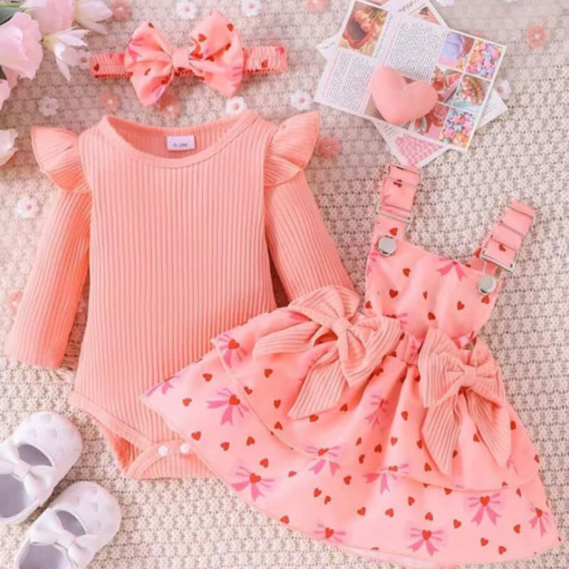 Baby mit Schleife, Kleid und fliegenden Ärmeln - image 2