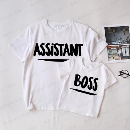 ASSISTANT/BOSS Baby White Familien Passende T-Shirt - Weiß - T-Shirt für Erwachsene: XL - image 1