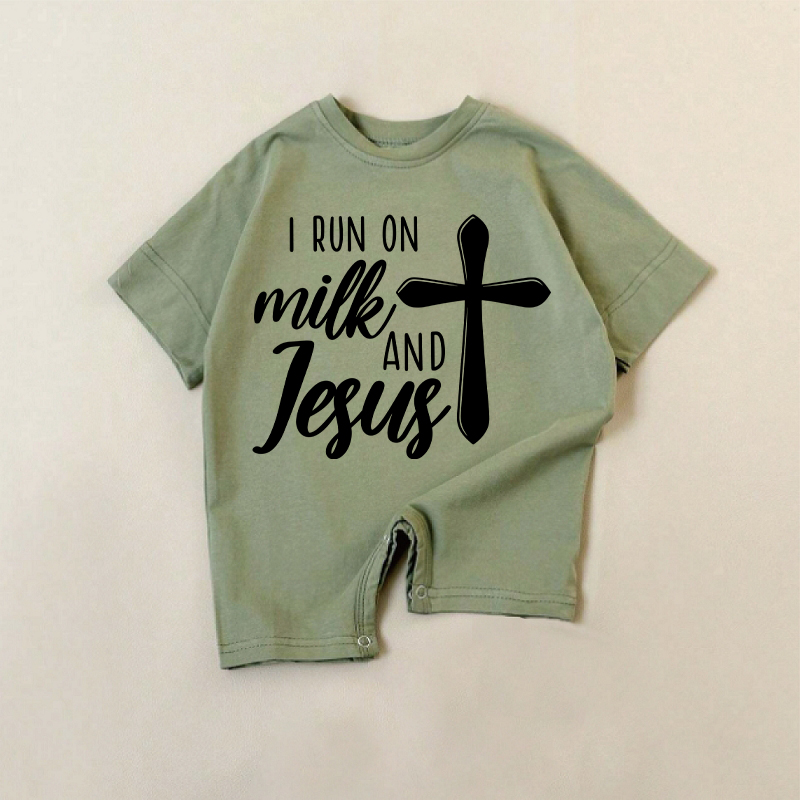 I RUN ON MILK AND JESUS Baby Cross Grüner Strampler - Grün - 18-24M - image 1