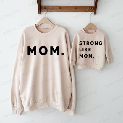 MOM/ STARK WIE MOM. Beige Sweatshirt mit Familie - Beige - Sweatshirt für Erwachsene: XL - image 1
