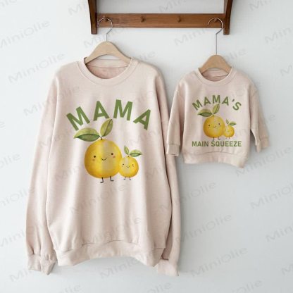 MAMA/MAMA'S MAIN SQUEEZE Sweatshirt „Mommy und ich“  - Beige - Sweatshirt für Erwachsene: XL - image 1