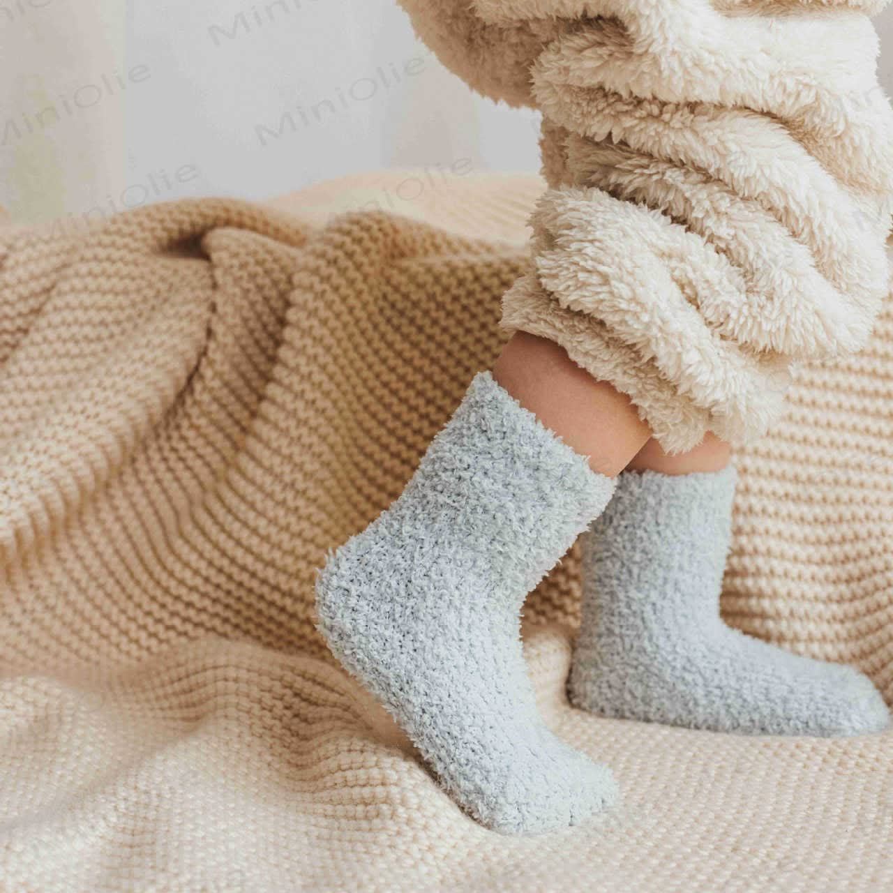 Einfarbige Fleece-Bodensocken für Babys - image 23