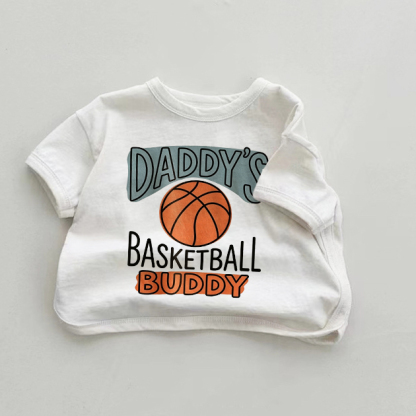 Baby -T-Shirt „DADDY'S BASKETBALL BUDDY“ (weiß) - Weiß - 18-24M - image 1