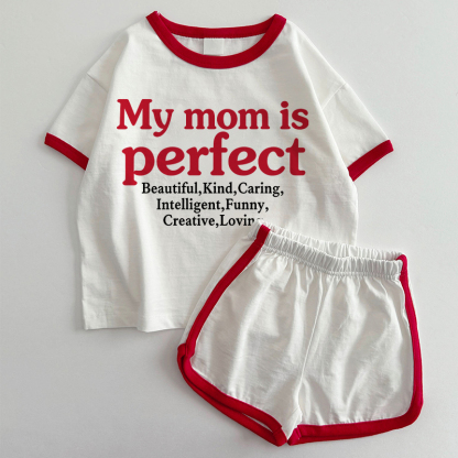 MY MOM IS PERFECT – SCHÖN, LIEB, FÜRSORGERLICH, INTELLIGENT, LUSTIG, KREATIV, LIEBEVOLL. Baby -T-Shirt und Shorts , 2-teiliges Set - Weiß & Rot - 3-5J - image 1