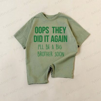 OOPS THEY DID IT AGAIN I'LL BE A BIG BROTHER SOON! Baby Strampler mit Slogan - Grün - 18-24M - image 1
