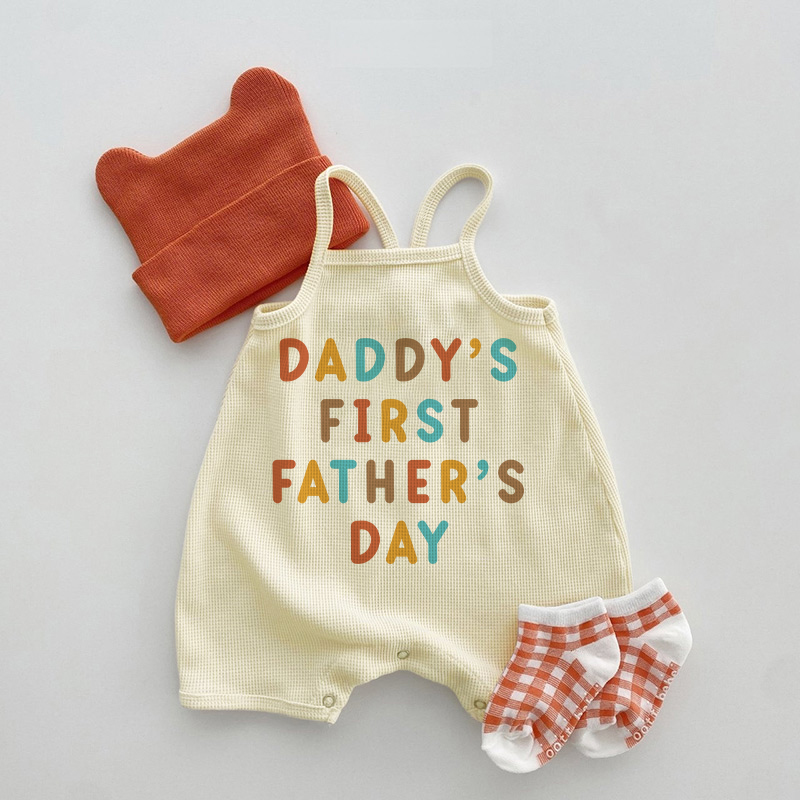 DADDY'S FIRST FATHER'S DAY Baby Waffel Strampler mit Hosenträgern - Beige - 18-24M - image 1
