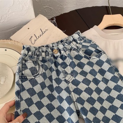 Blaue, lockere Jeanshose mit Rautenmuster für Kleinkinder