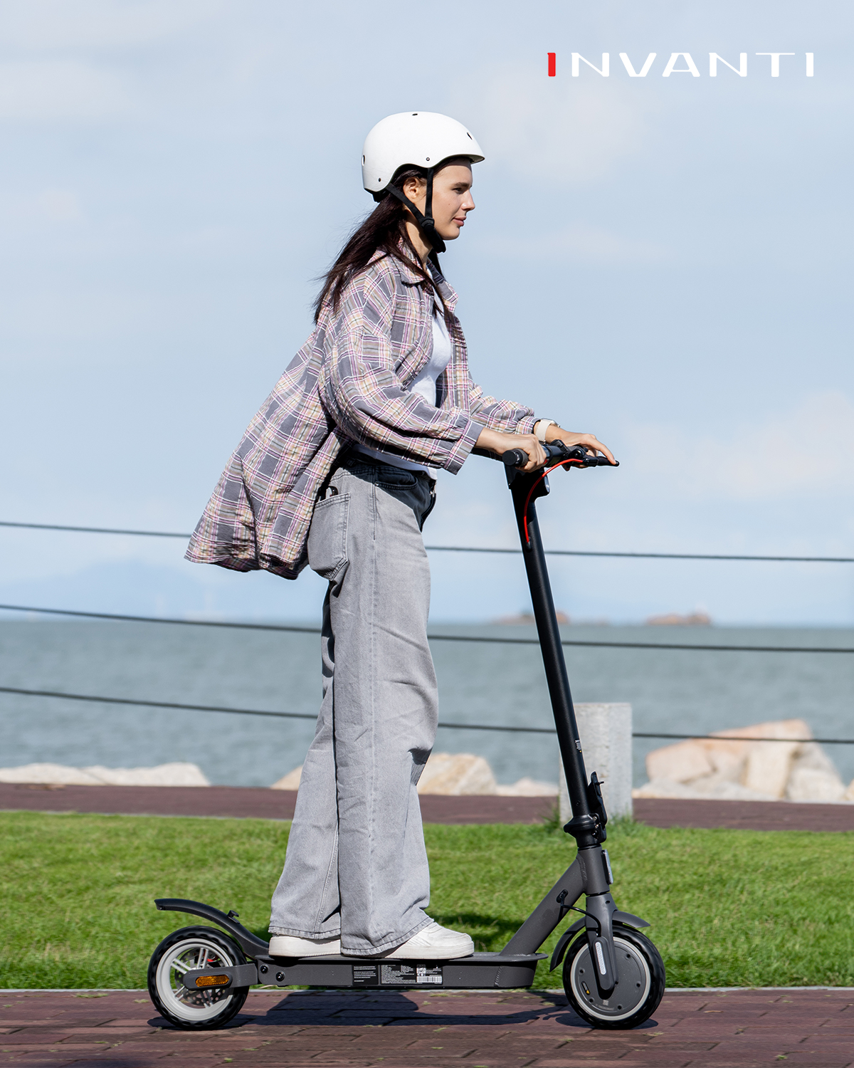 INVANTI E30 Adult Electric Scooter, Max 20Miles & 18 MPH, 350W Motor