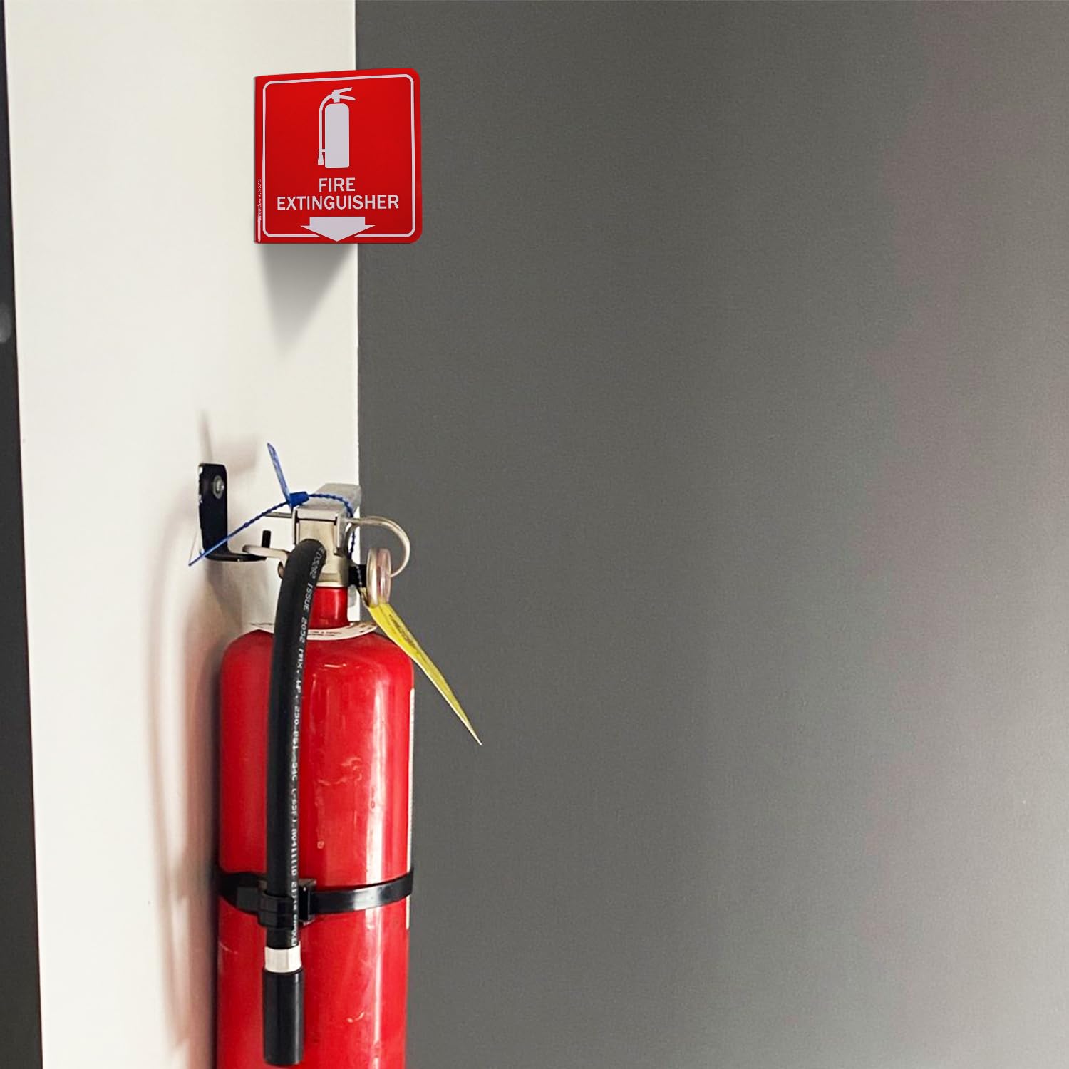 Faittoo Fire Extinguisher Sign, 2 Pack Fire Extinguisher with Down Arrow - 6 x 6 Inches Acrylic Plastic, 2 Pre-Drilled Holes, Includes Matching Screws, Use for Home Office/Business