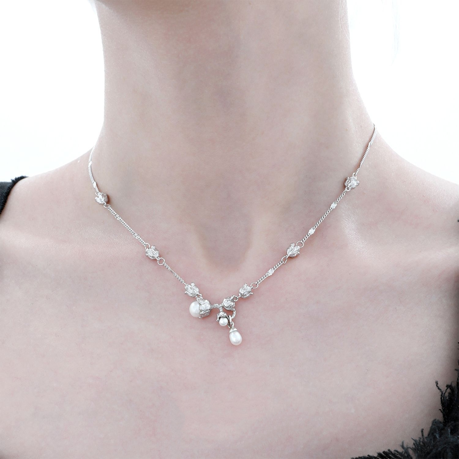 Silver Pearl Flower Necklace | Jentle Jewelry