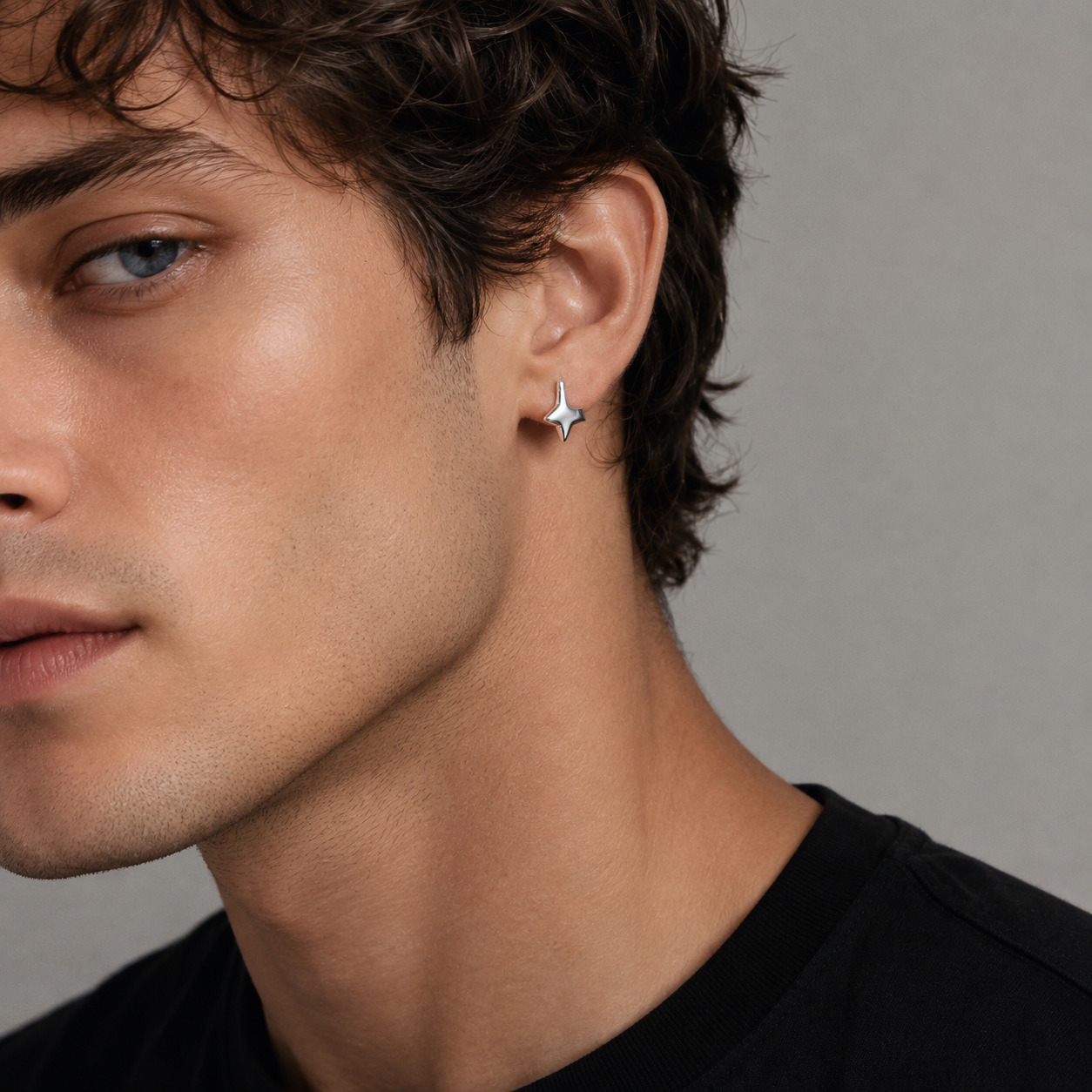 Man wearing Dara N°5 sterling silver star stud earring