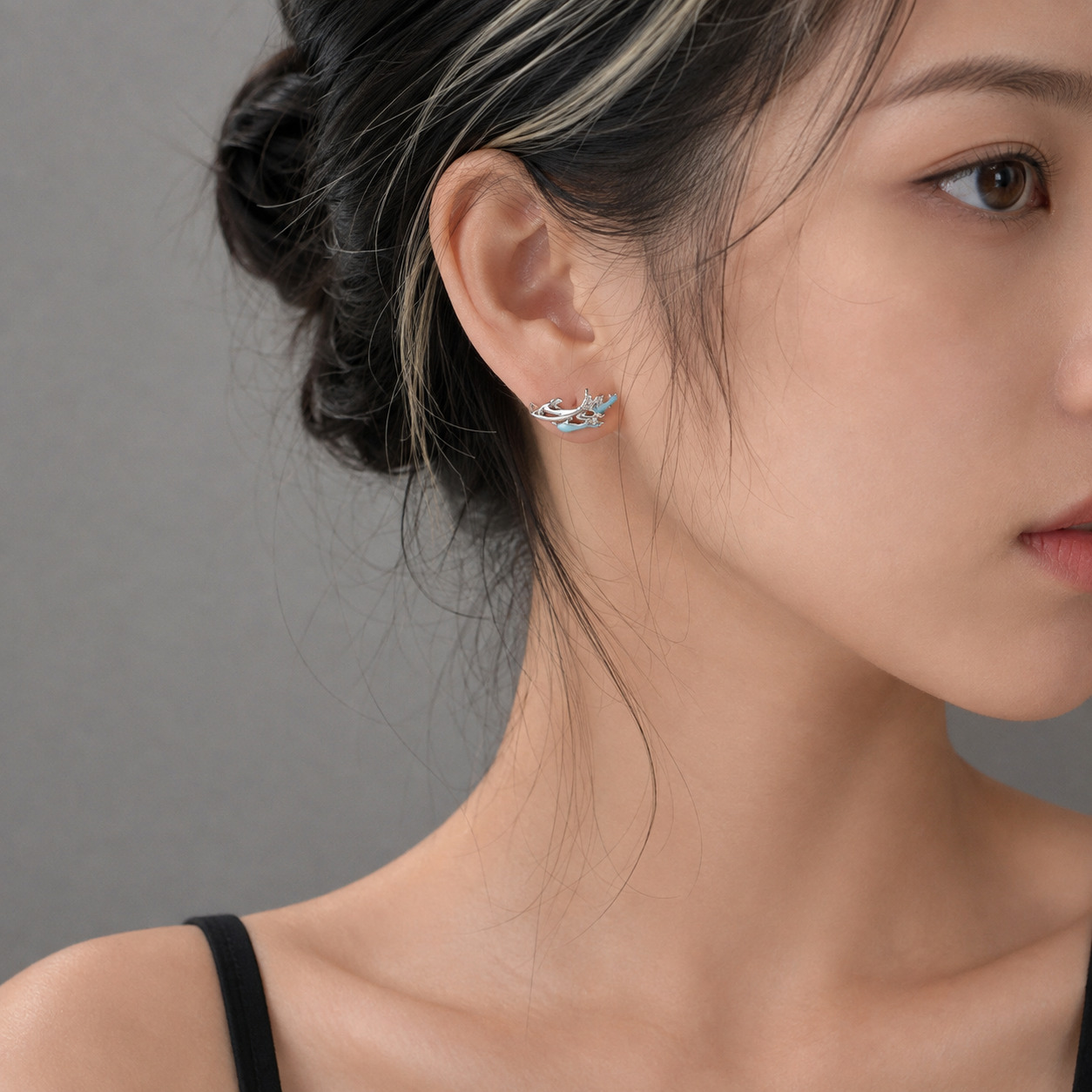 Moana N°1 Ear Studs worn by female model