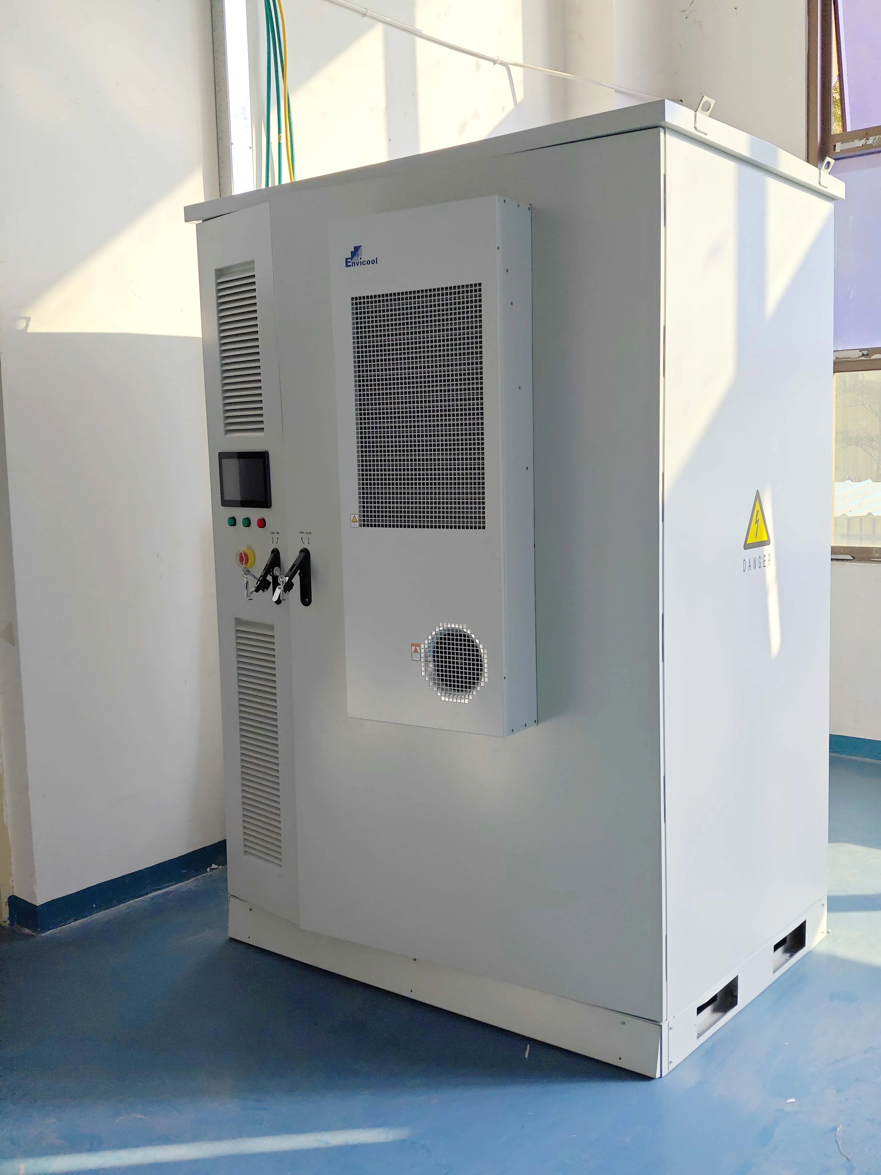 TezePower High Voltage Cabinet 100KWH 215KWH LiFePO4 Battery IP54 Protection Air Cooling Industrial & Commercial Use, Scalable DC Power Cabinet with BMS Integration