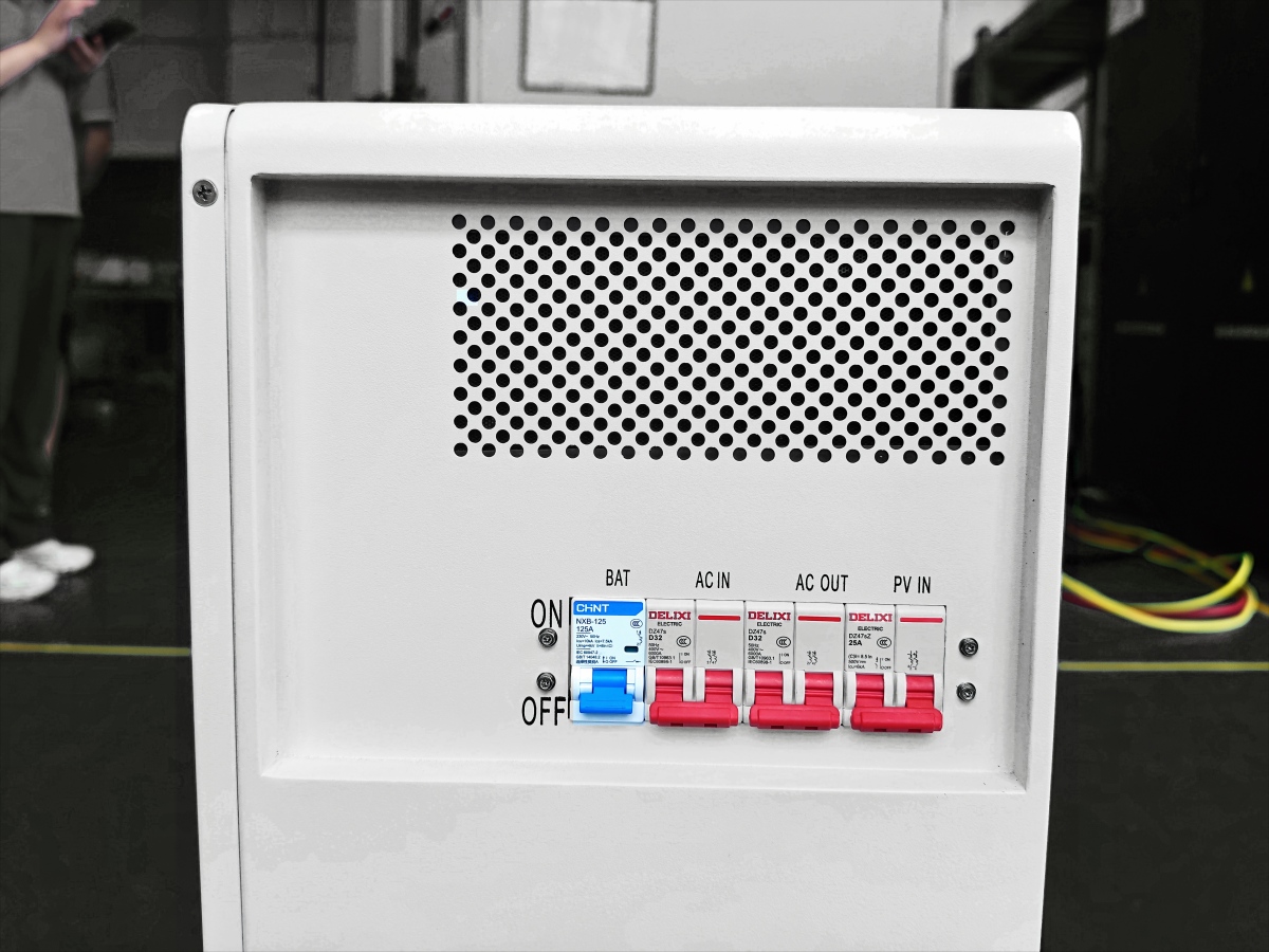 8kWh All-in-One LiFePO4 ESS 25.6V 314Ah Solar Energy Storage System with Built-in 4.5kW Hybrid Inverter, Active Balancing, WiFi & Bluetooth