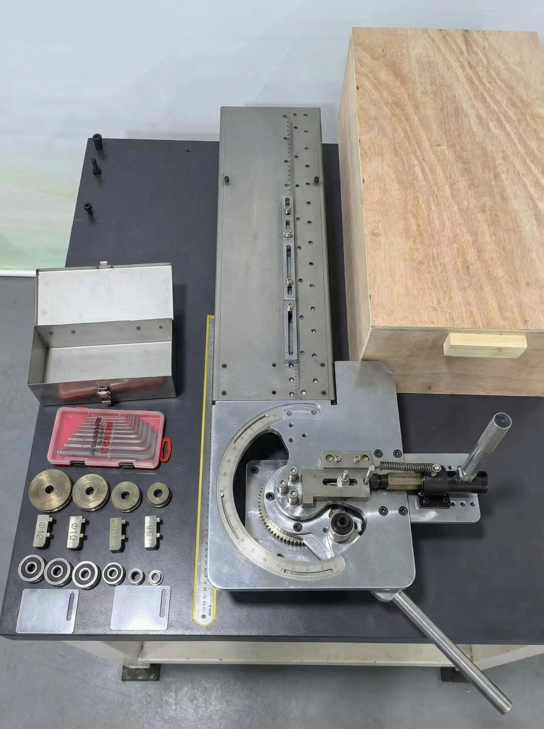 Manual multifunction bender