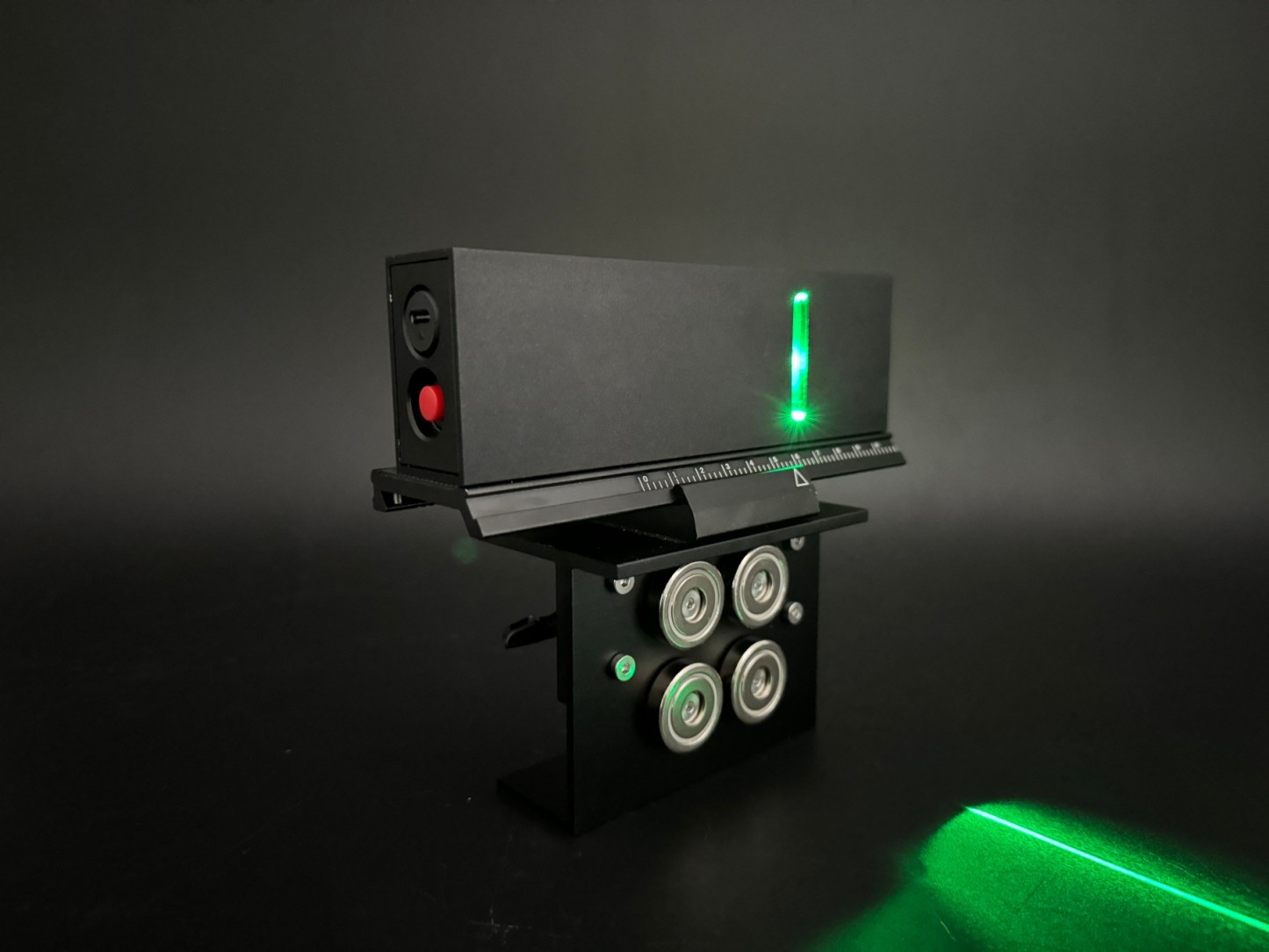 Magnetic laser alignment device for sheet metal bending machine press brake