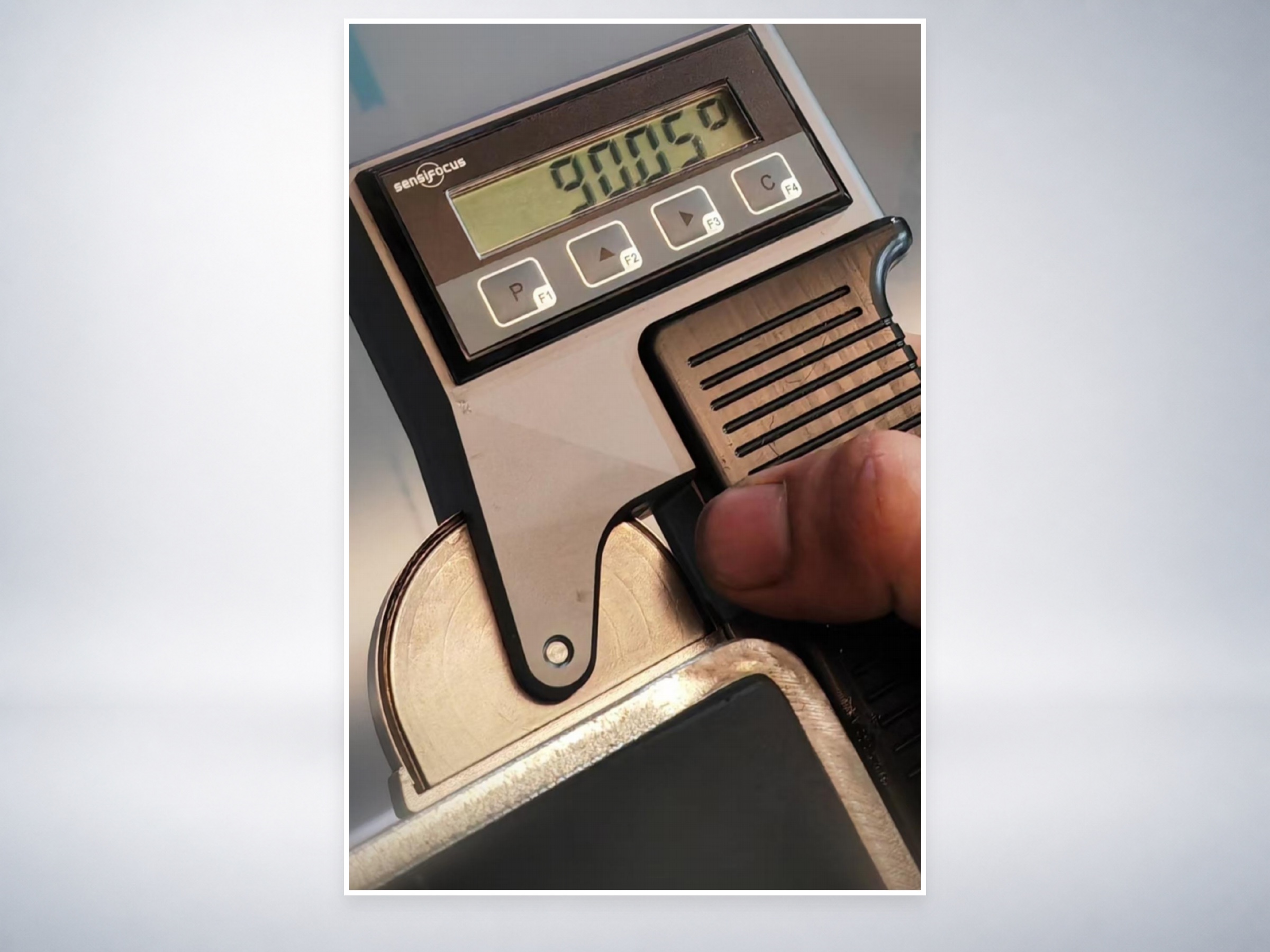 Tranyond handheld digital angle measurer - feature detail