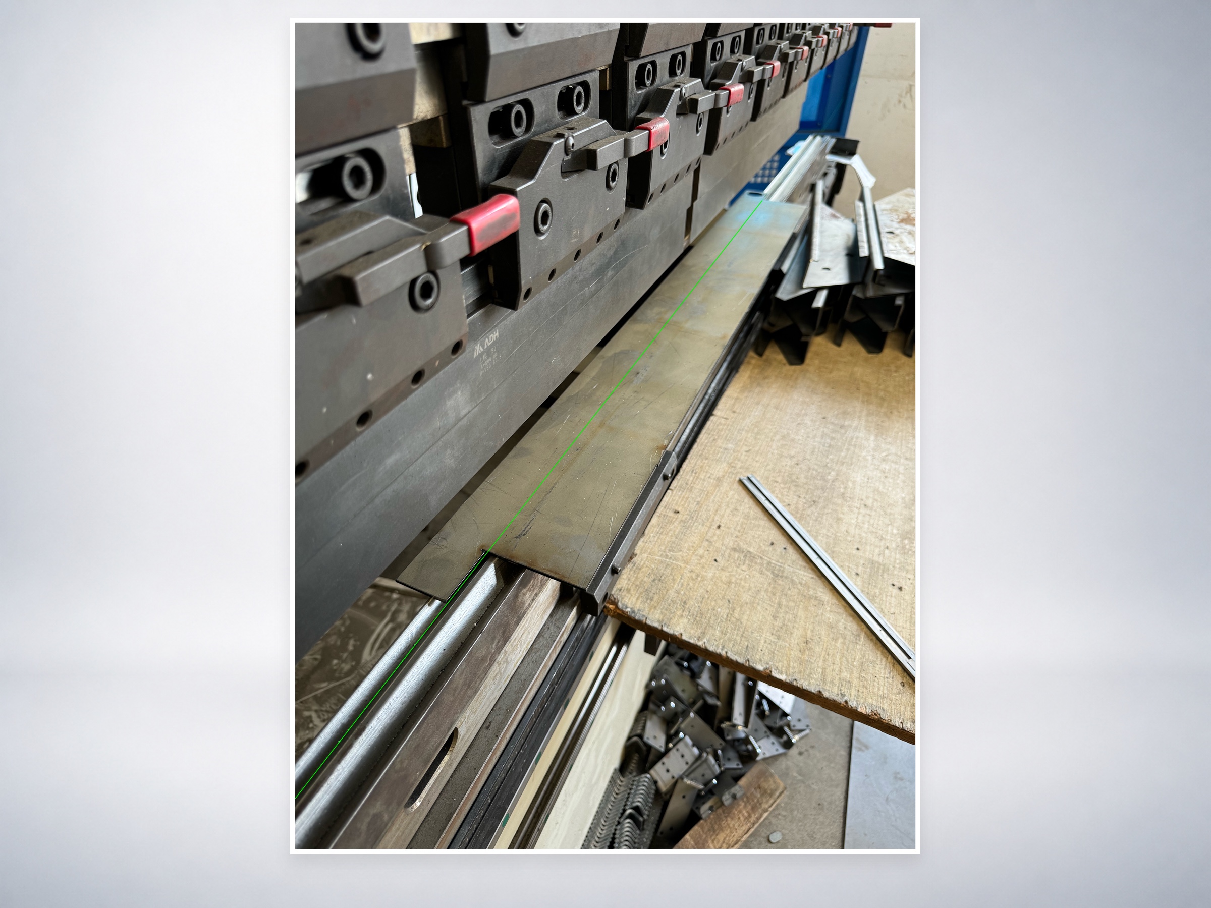Tranyond bending machine alignment device - application view