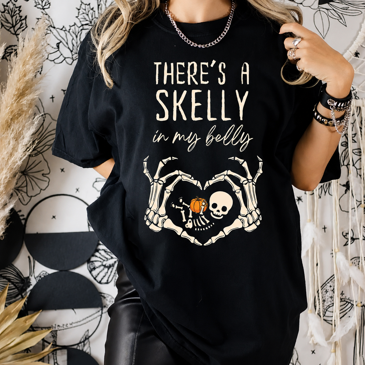There’s A Skelly In My Belly Cute Halloween Maternity Shirt