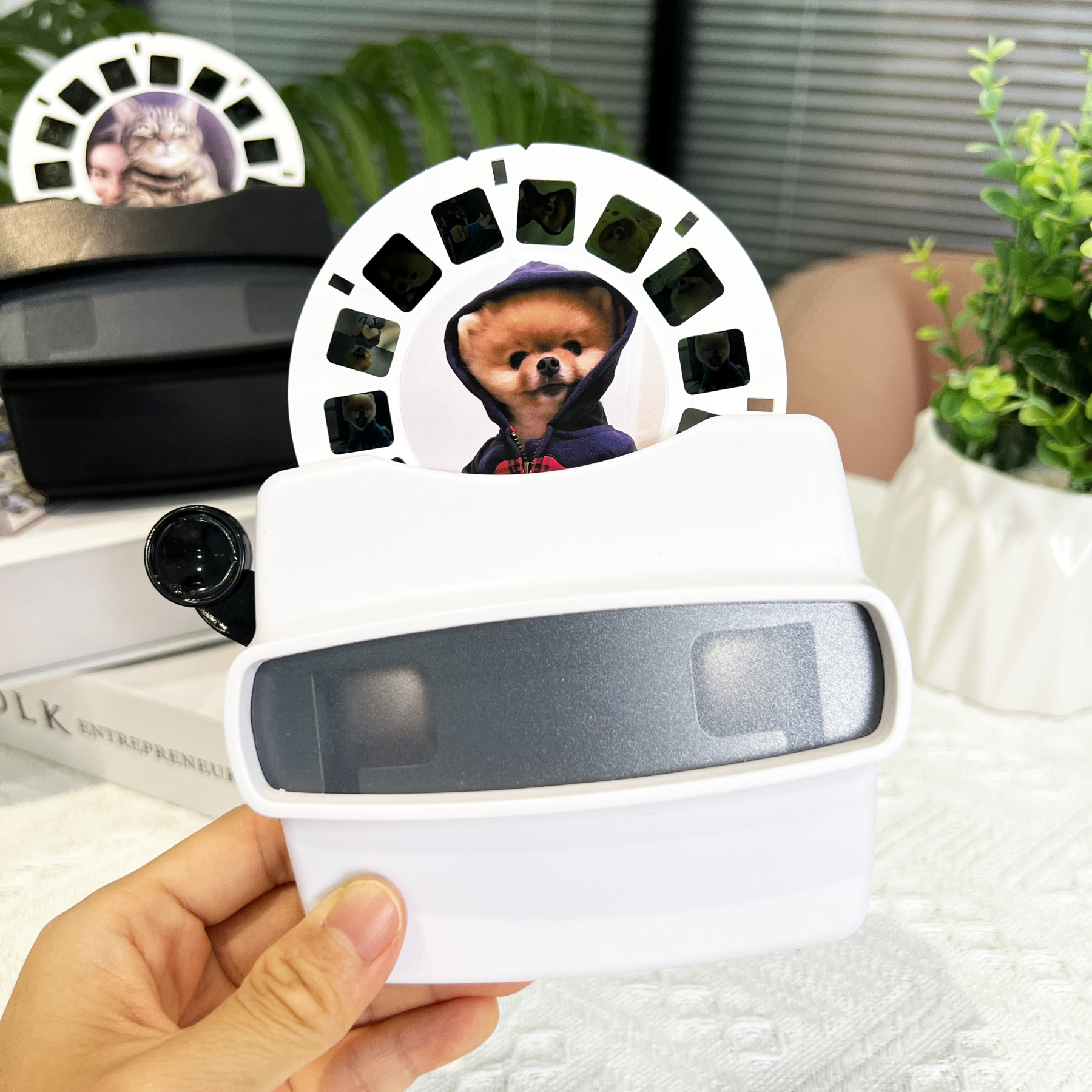 Personalized Retro Pet Viewfinder with Photos