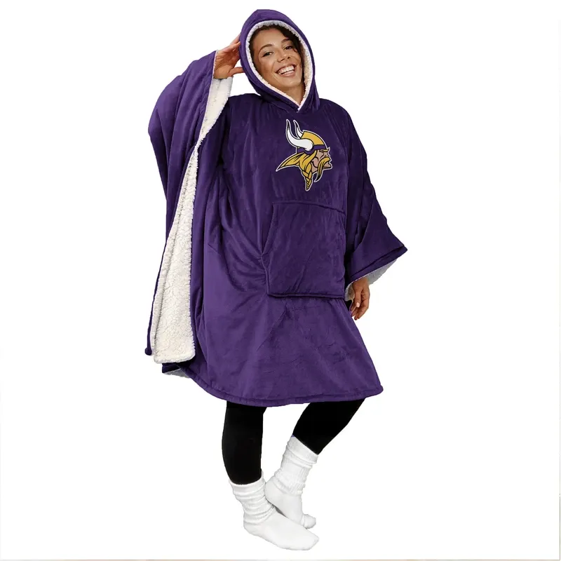 Game Day Oversized Wearable Sherpa Fan Cape
