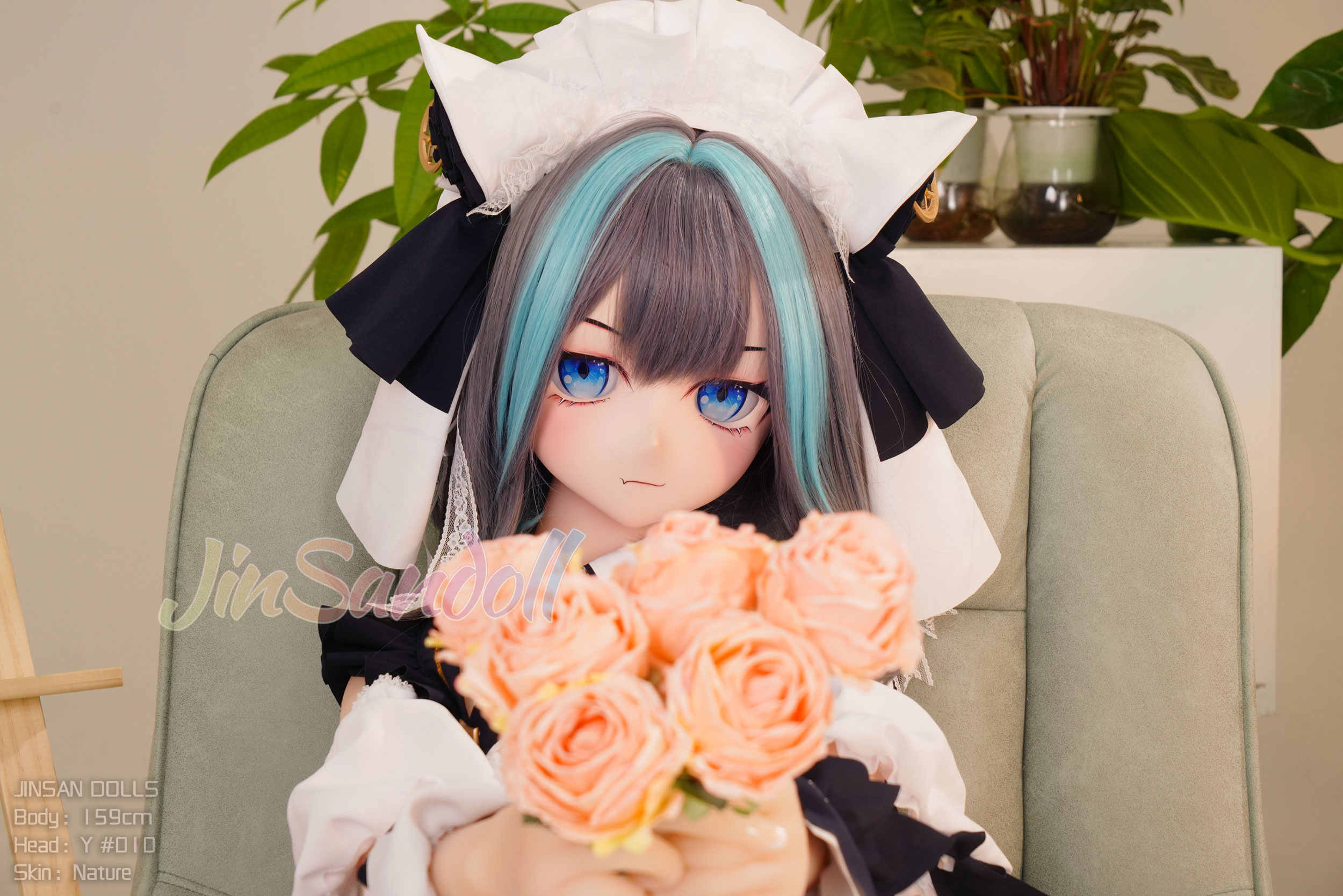 Anime doll holding flowers. Jinsan Dolls