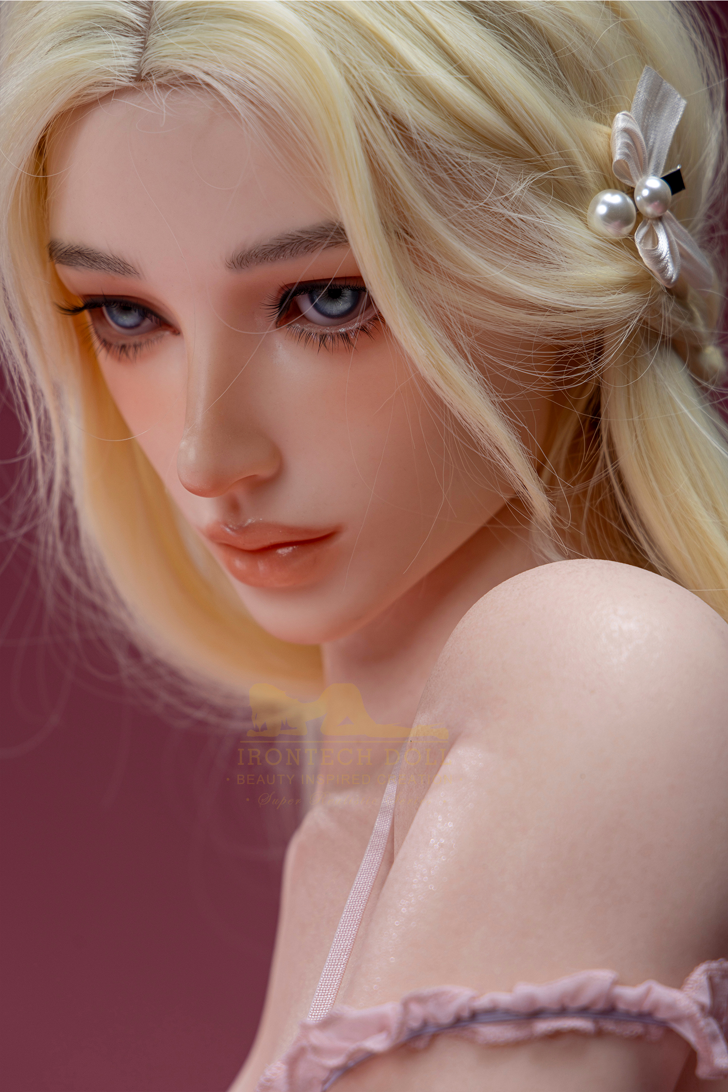 Bailey sex doll close-up: Blonde hair, blue eyes, Irontech Doll creation