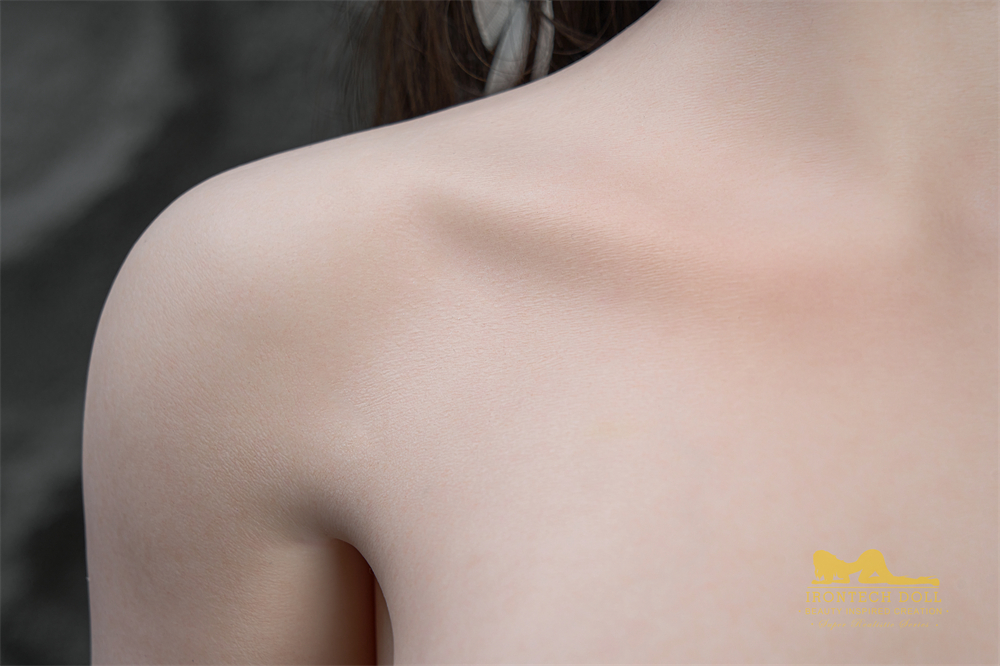 Silicone Sex Doll Shoulder Detail