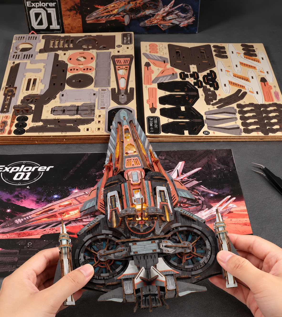 Bouwdetail van Interstellar Explorer DIY 3D Mechanische Houten Puzzel Kit