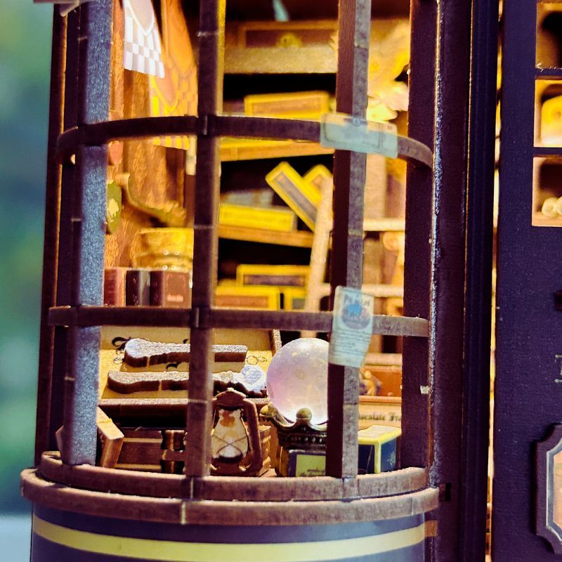 Bookend by Day, Showpiece by Night