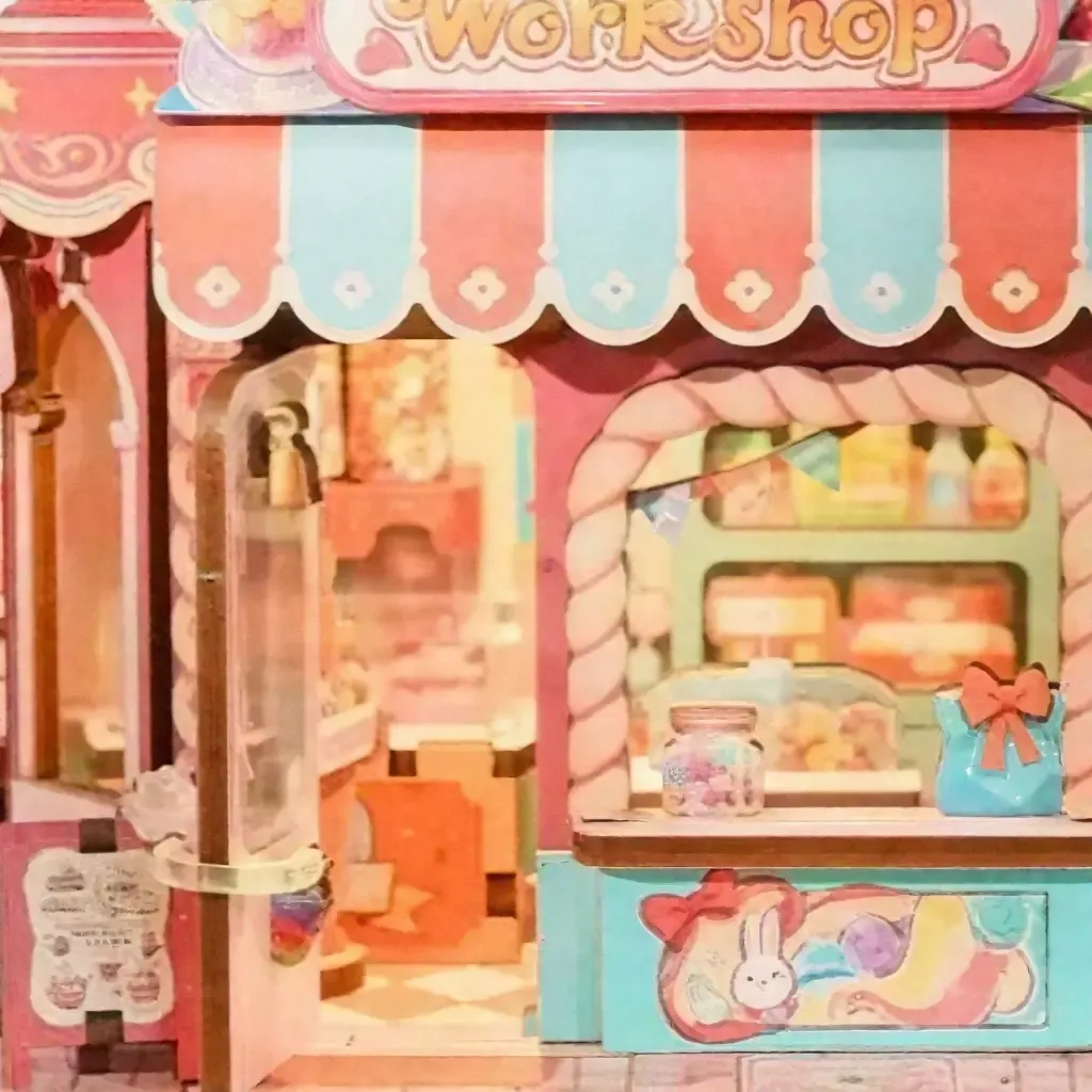 Storytelling Open-Close Shop Door Design
