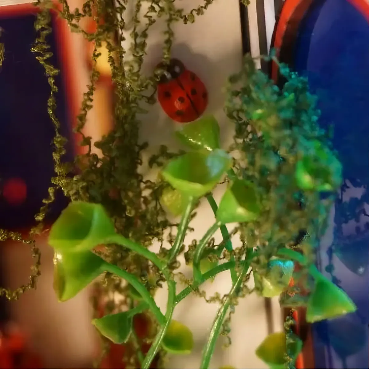 Trumpet Leaf Greenery Set With Ladybug Accent Ornament