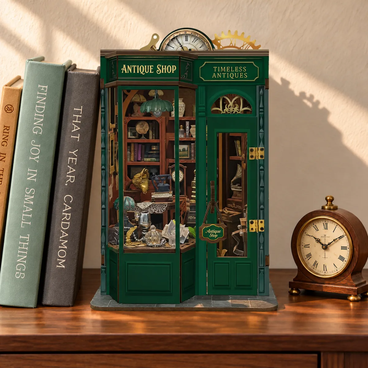 Kit de rincón de lectura DIY con estilo de antigüedades atemporales con las luces apagadas