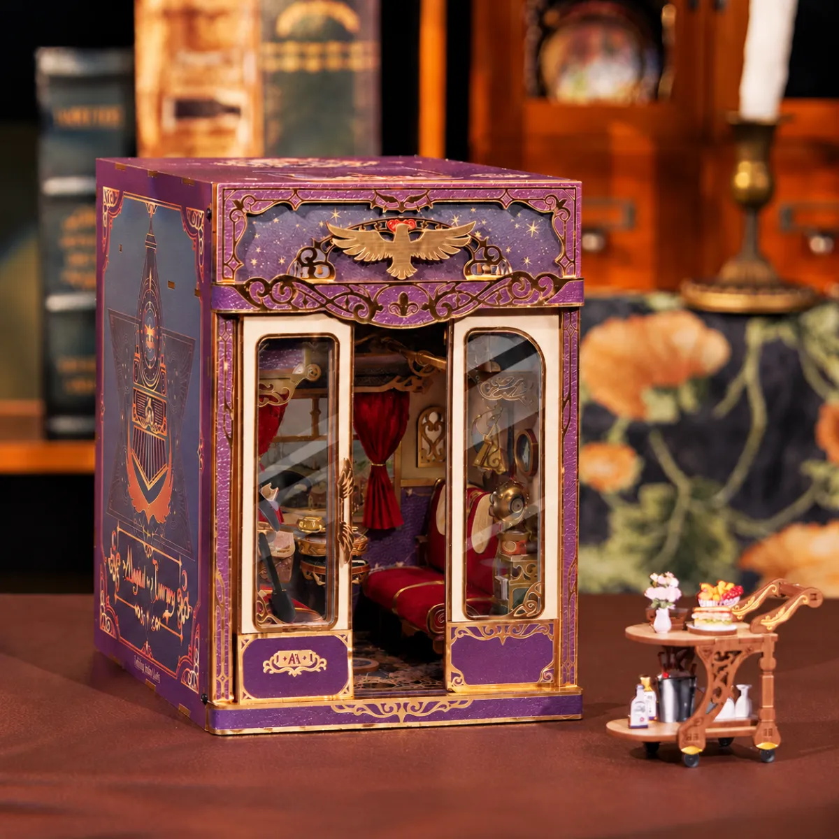 Magische Reise-Bewegungsszene DIY-Buchnischen-Set mit ausgeschaltetem Licht