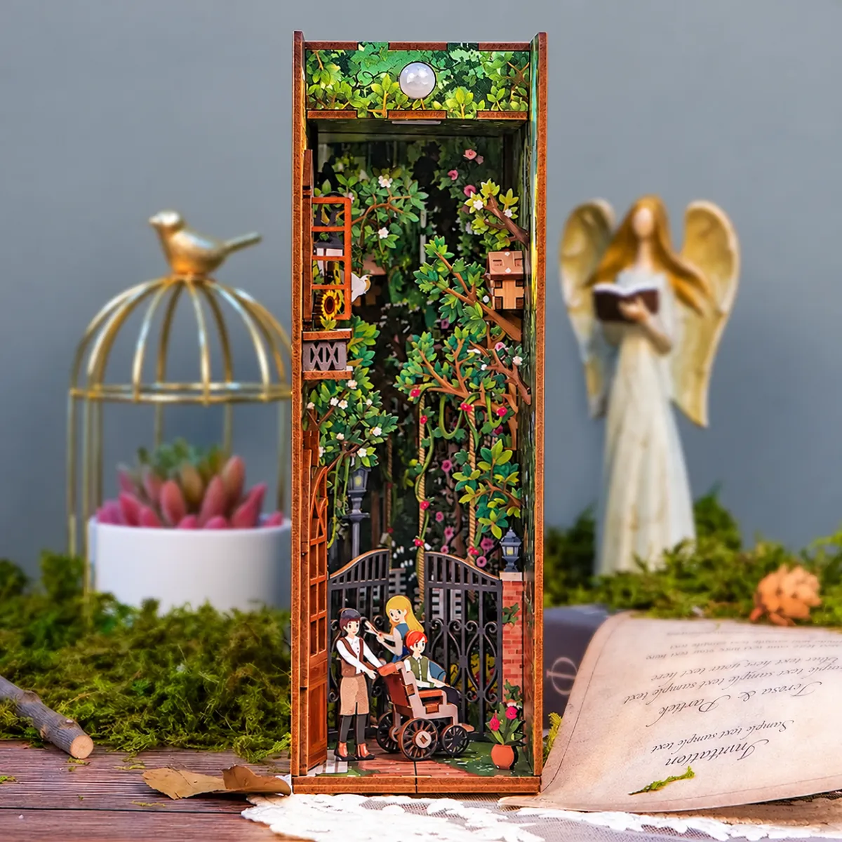 Kit para crear un rincón de lectura en casa con El Jardín Secreto con las luces apagadas