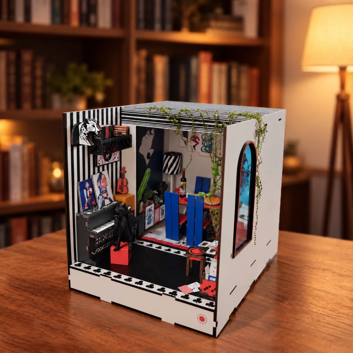 House Of Cards Mini House Kit l DIY Miniature Kit with lights off