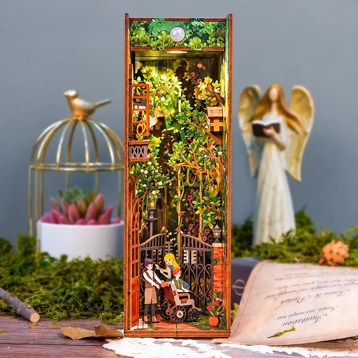 Kit para crear un rincón de lectura en casa con El Jardín Secreto con las luces encendidas