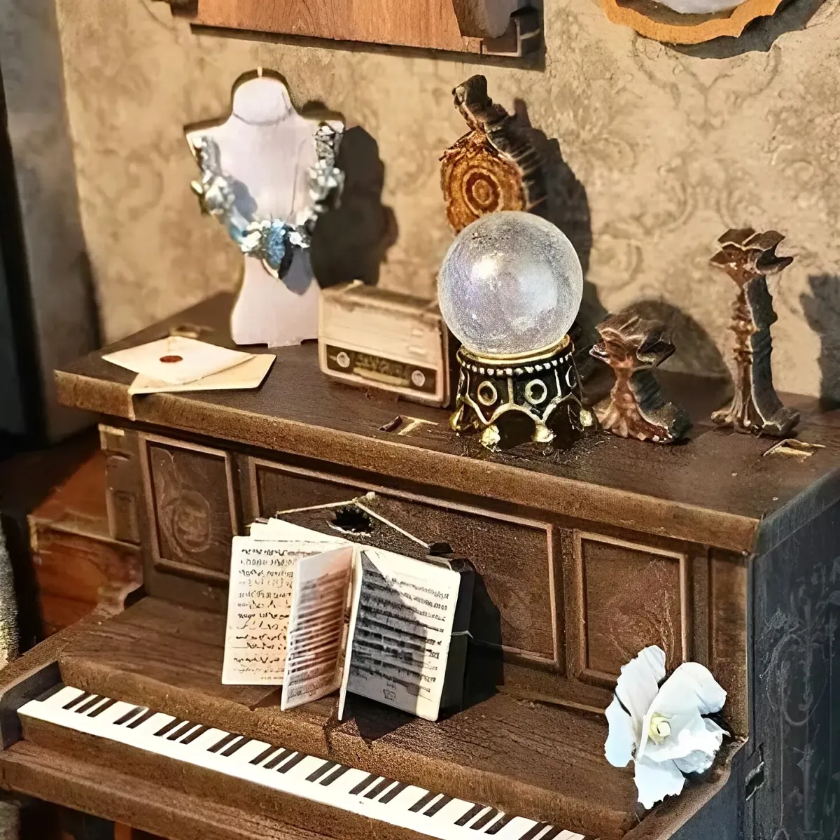 Nombreux mini-accessoires vintage sur le thème de la musique