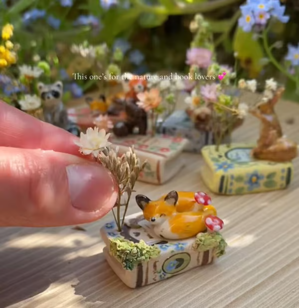 🔥Last Day: BUY 3 GET 1 FREE - 🦊🐈🐼Book Sculpture Animal Mini Vase Ornaments