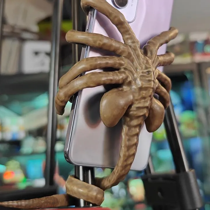 🔥Limited edition movie premiums🎄Facehugger Phone Holder