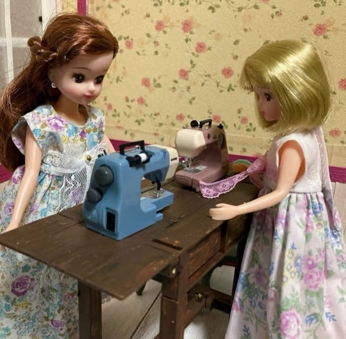 Miniature Diorama Home Appliance Sewing Machine